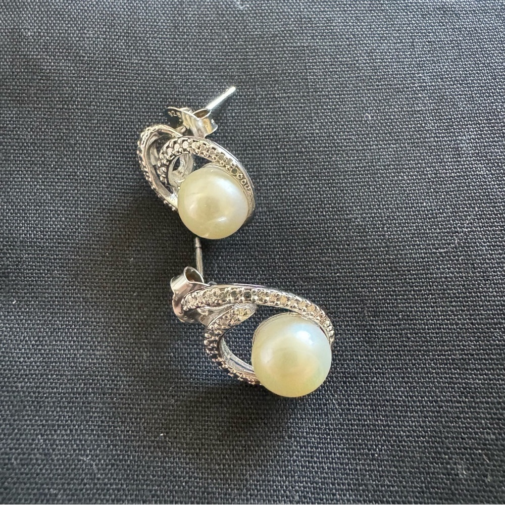 Elegant Sterling Silver 925 Pearl Earrings - Picture 2 of 6